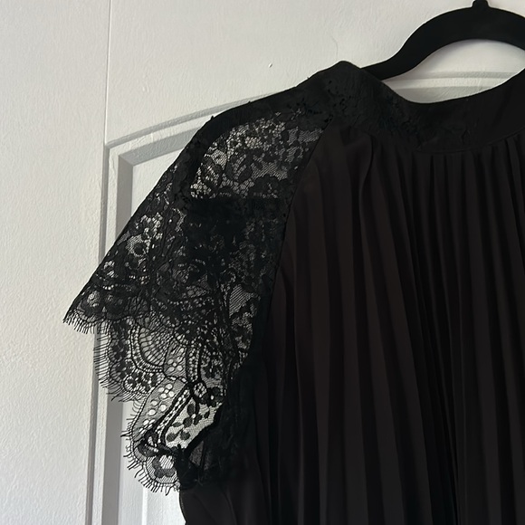 Sleeveless blouse - Picture 2 of 5